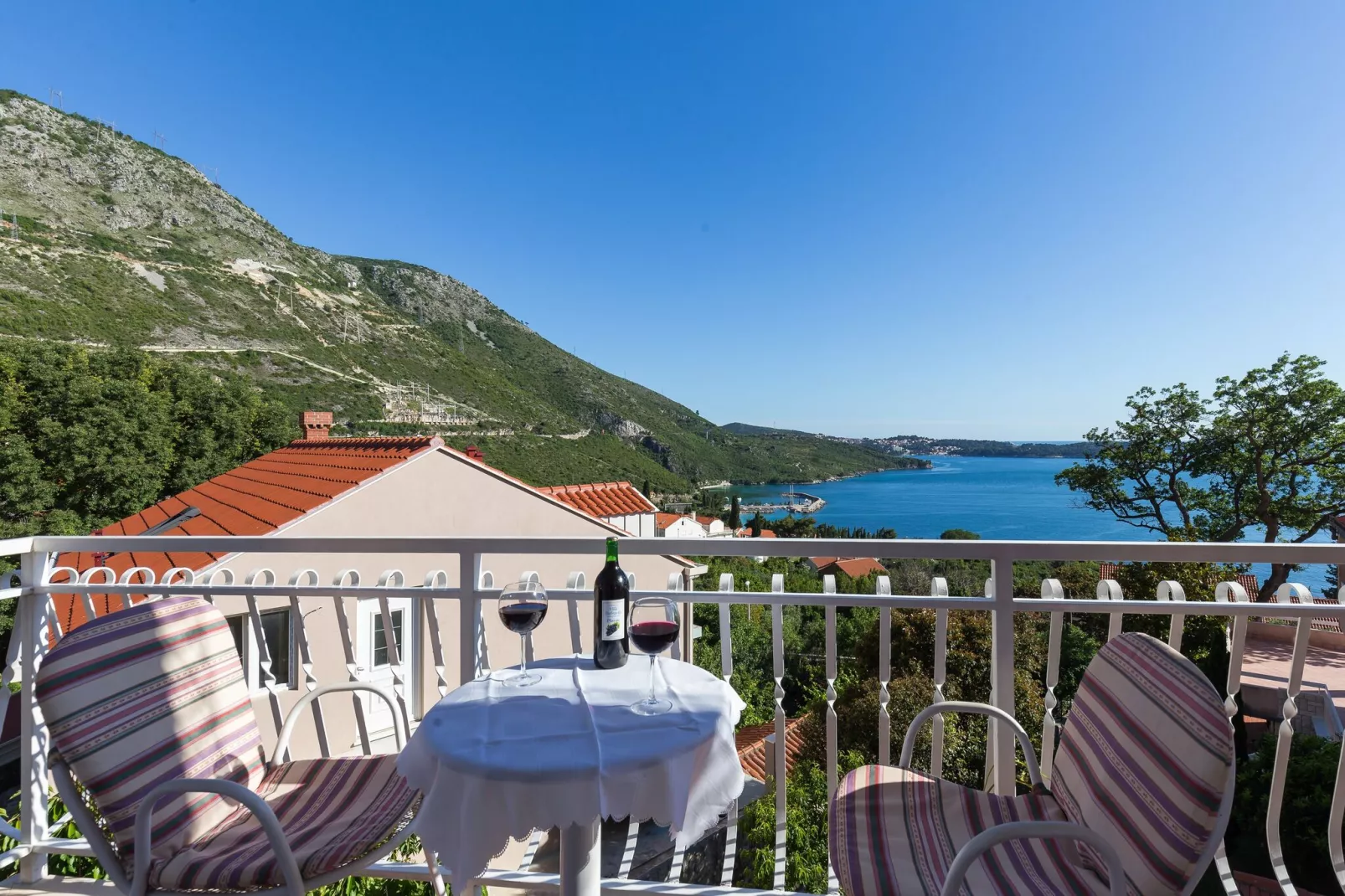 Villa Dubravka - Superior Two Bedroom Apartment with Balcony and Sea View (Apartman 6)-Terrasbalkon