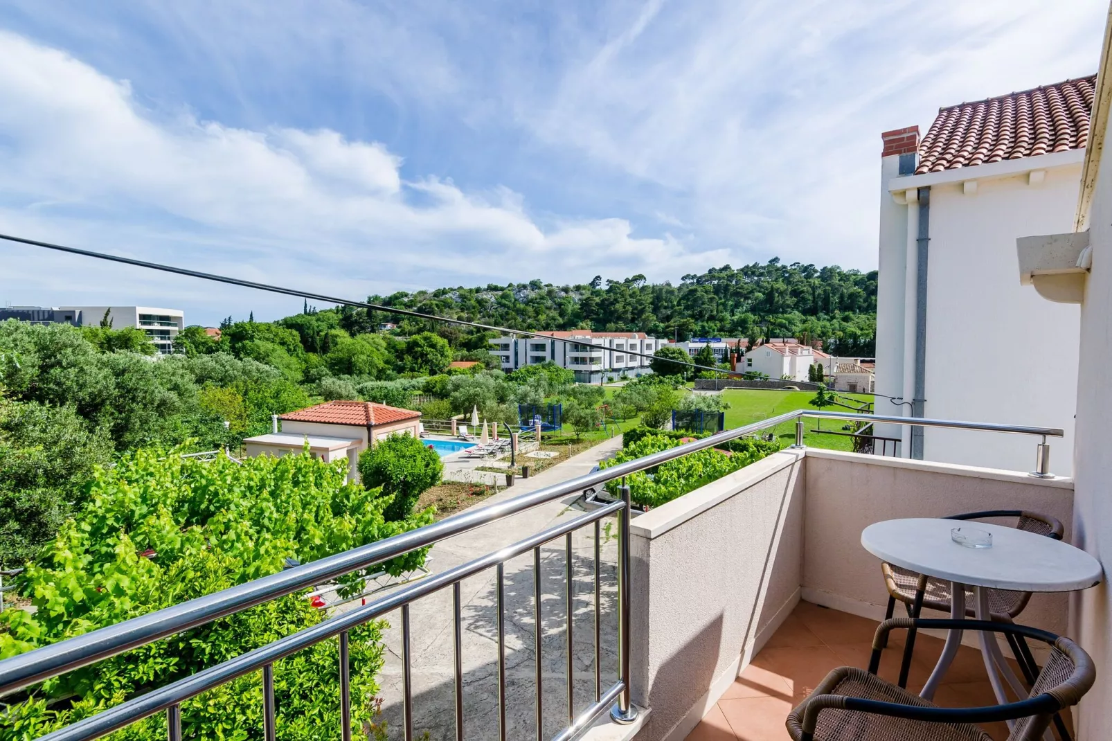 Apartments Mali Paradiso - Two Bedroom Apartment with Balcony and Pool View-Terrasbalkon