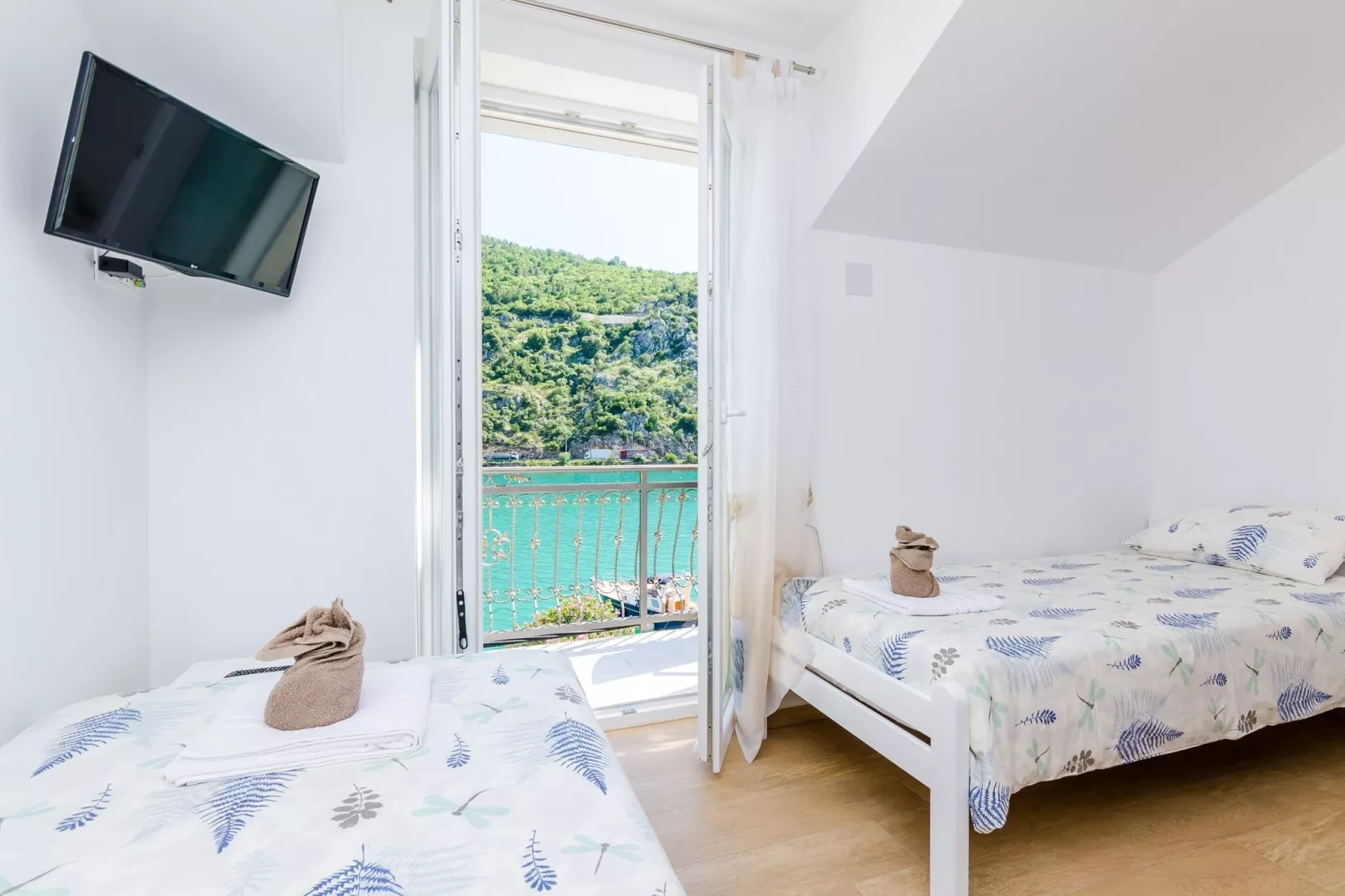 Apartments La Luna - Two Bedroom Apartment with Balcony and Sea View-Slaapkamer