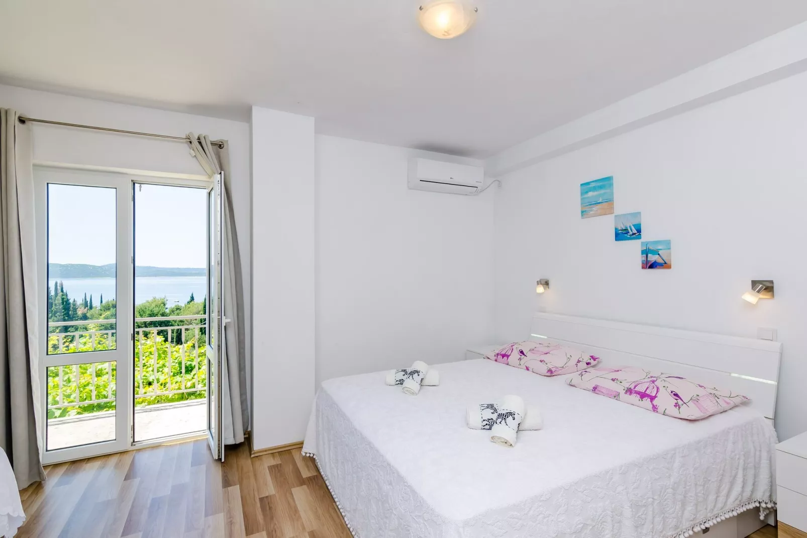 Apartments Cypress Sea Cove - Premium Studio Apartment with Balcony and Sea View (A2)-Binnen