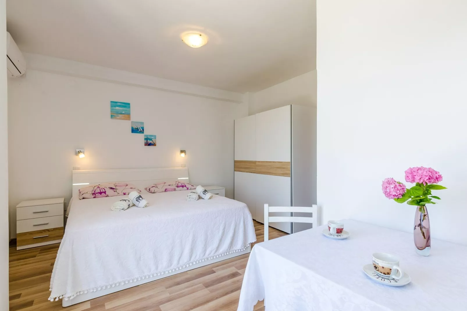 Apartments Cypress Sea Cove - Premium Studio Apartment with Balcony and Sea View (A2)-Binnen