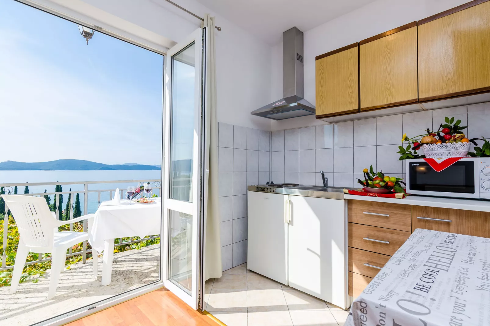 Apartments Cypress Sea Cove - Comfort Studio Apartment with Balcony and Sea View (A1)-Keuken