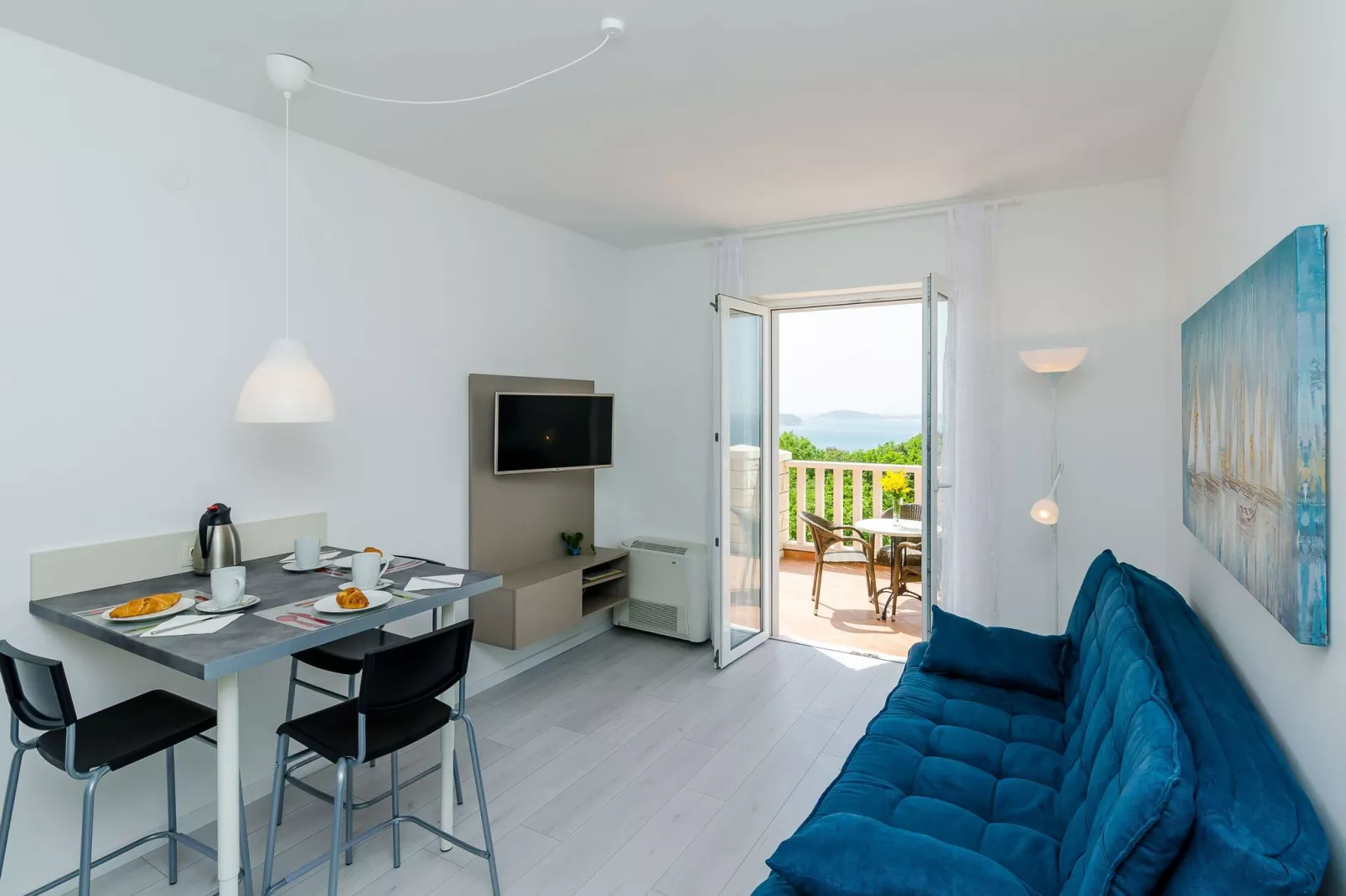 Villa Panorama - Plat (A1) - Deluxe One Bedroom Apartment with Terrace and Sea View-Woonkamer