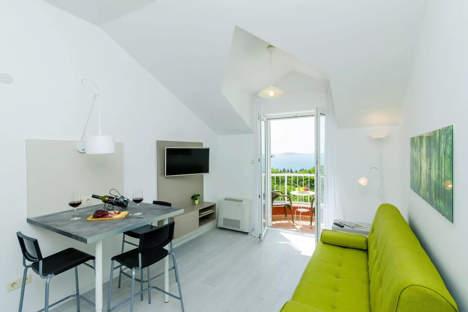 Villa Panorama - Plat (A3) - Comfort One Bedroom Apartment with Balcony and sea View-Woonkamer