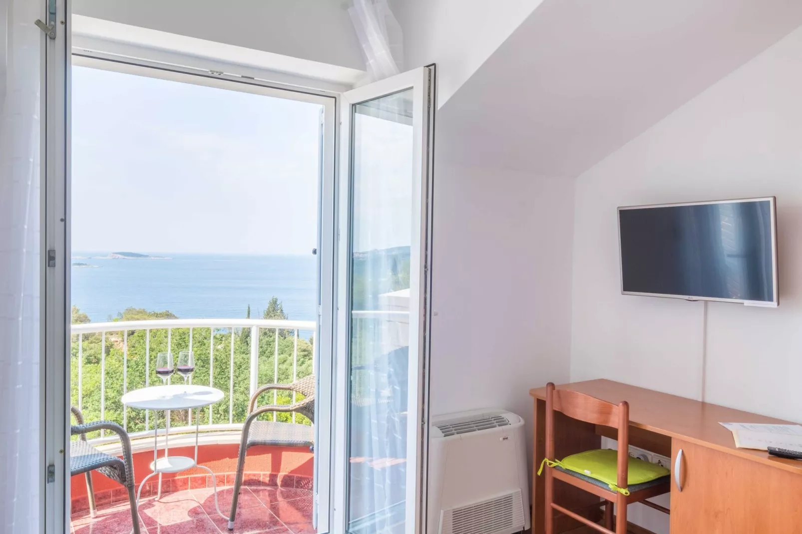 Villa Panorama - Plat (S2) - Comfort Double Room with Balcony and Sea View-Uitzicht