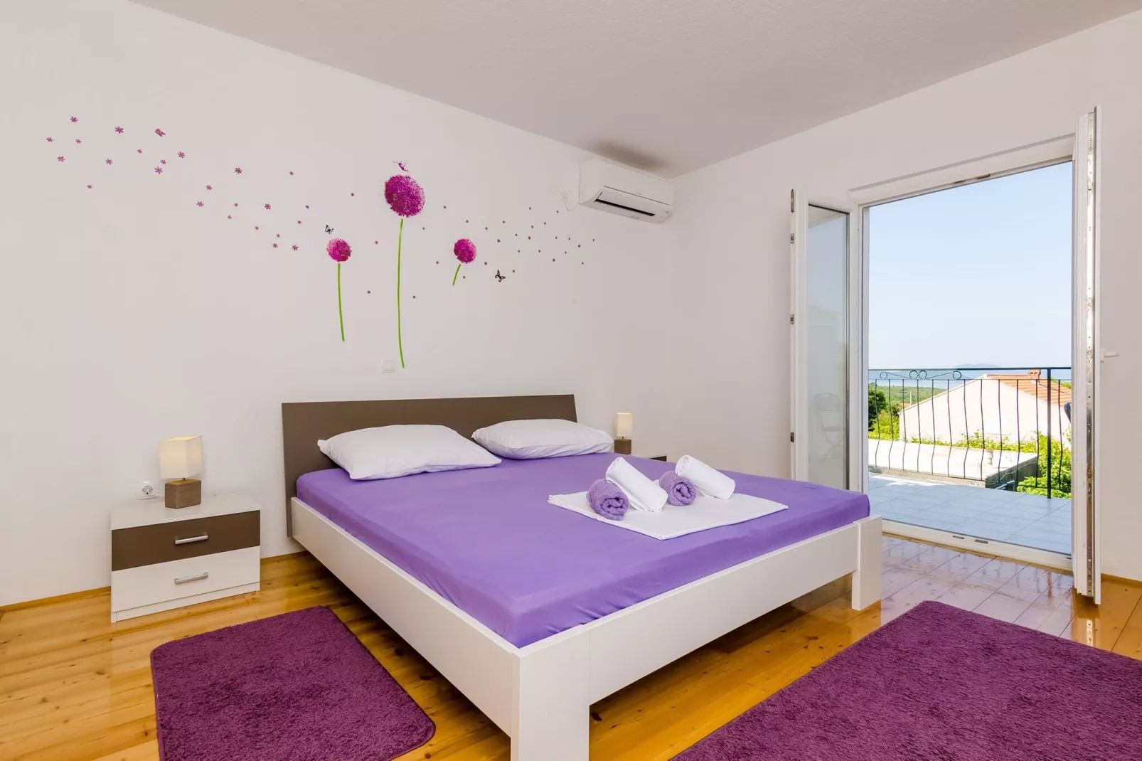 Apartment &  Rooms Maždin - One Bedroom Apartment with Balcony and Sea View-Slaapkamer