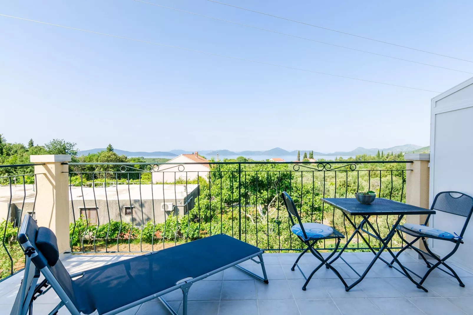 Apartment &  Rooms Maždin - One Bedroom Apartment with Balcony and Sea View-Terrasbalkon