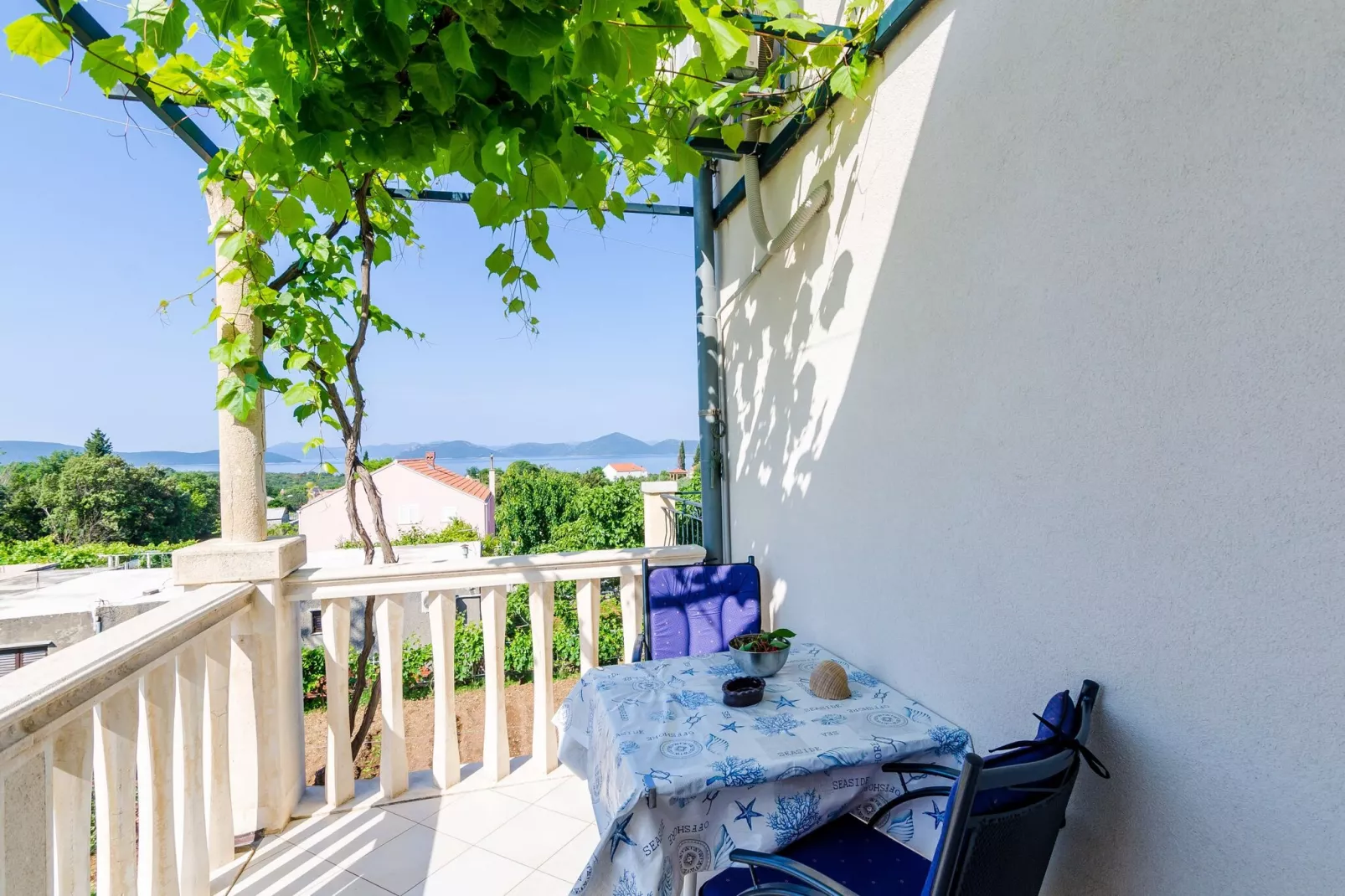 Apartment &  Rooms Maždin - One Bedroom Apartment with Balcony and Sea View-Terrasbalkon