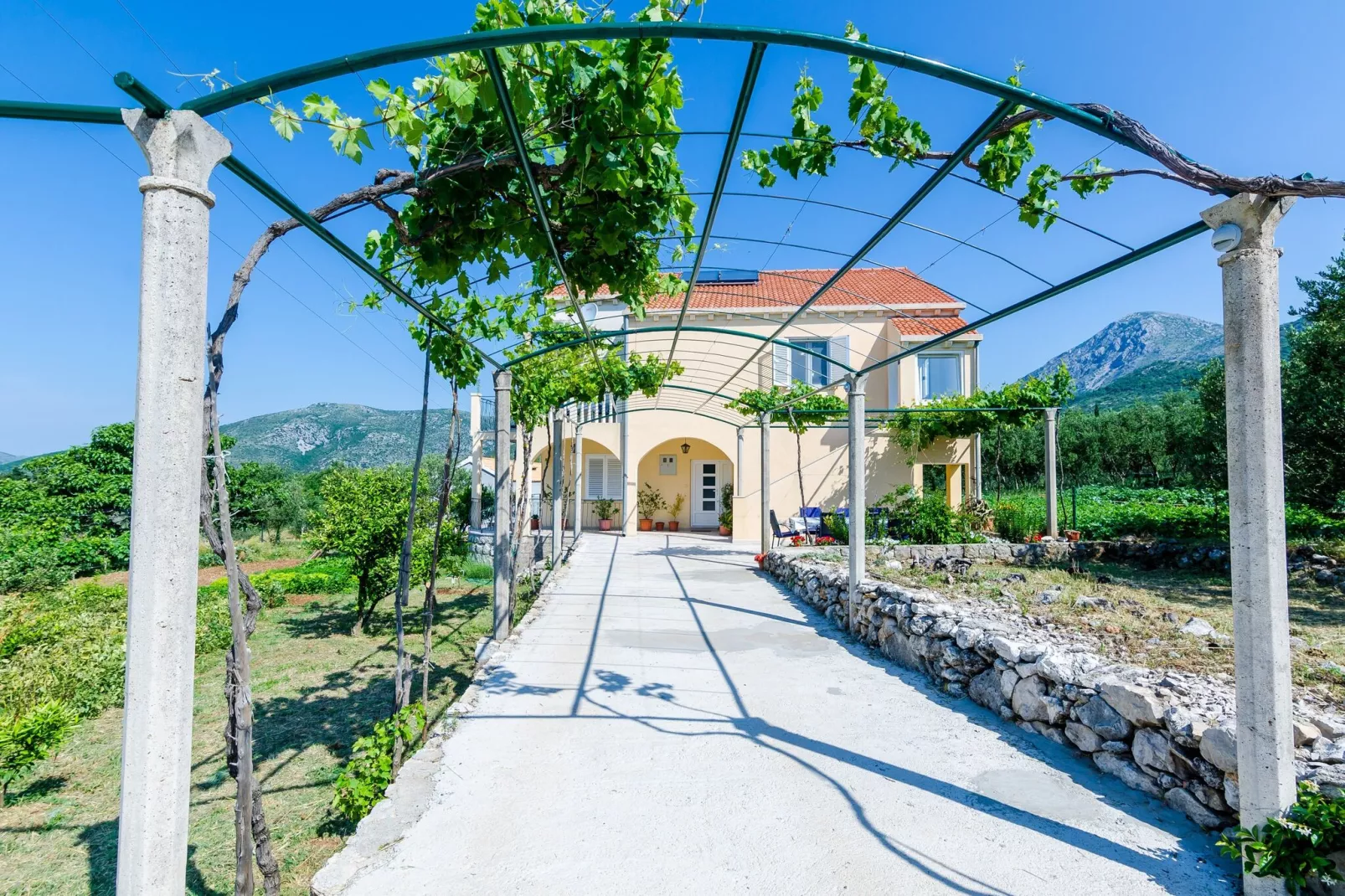 Apartment & Rooms Maždin - Triple Room with Mountain View ( Soba Standard )-Buitenlucht