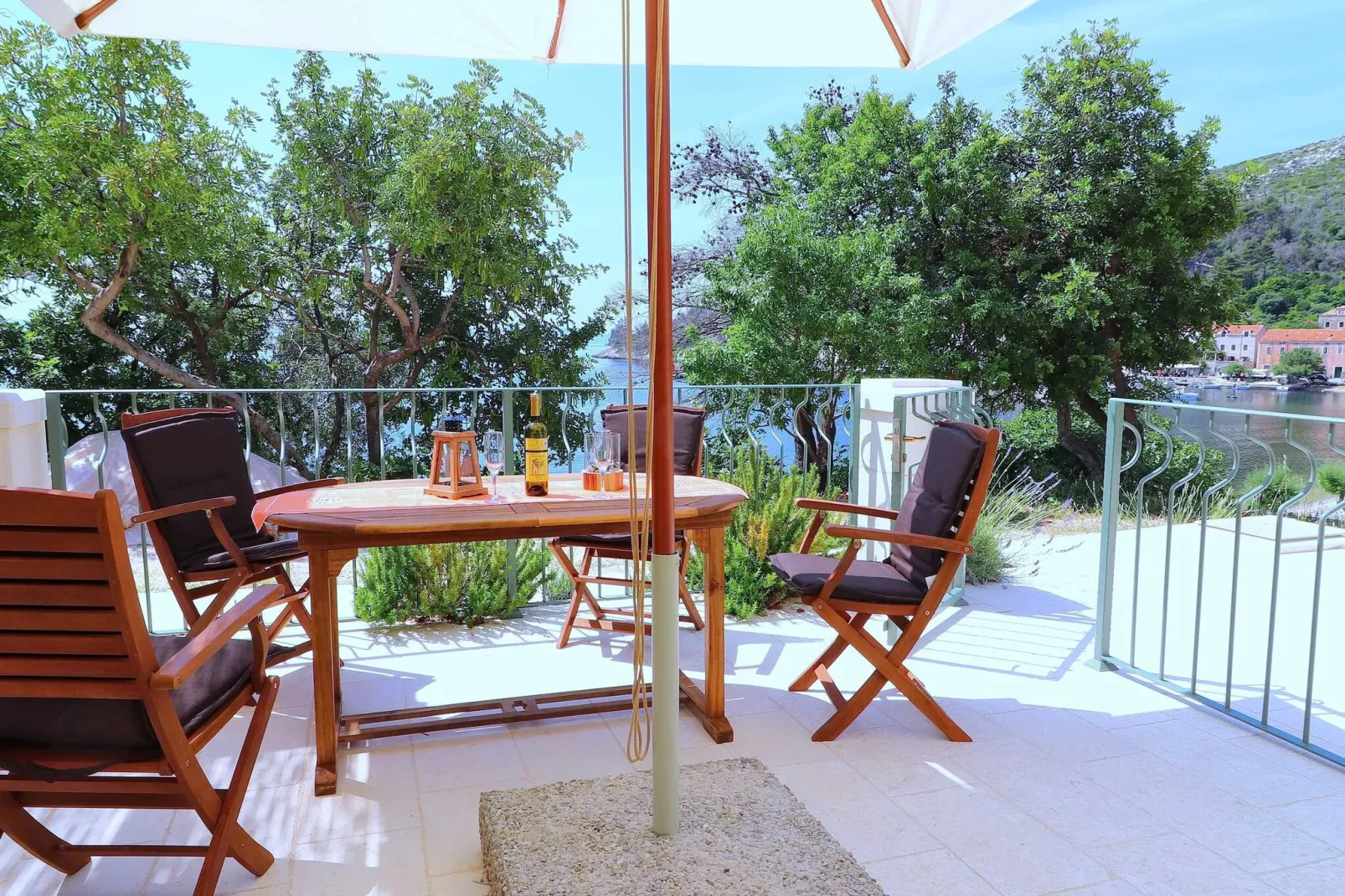 Apartments Seafront Silence - One Bedroom Apartment with Terrace and Sea View