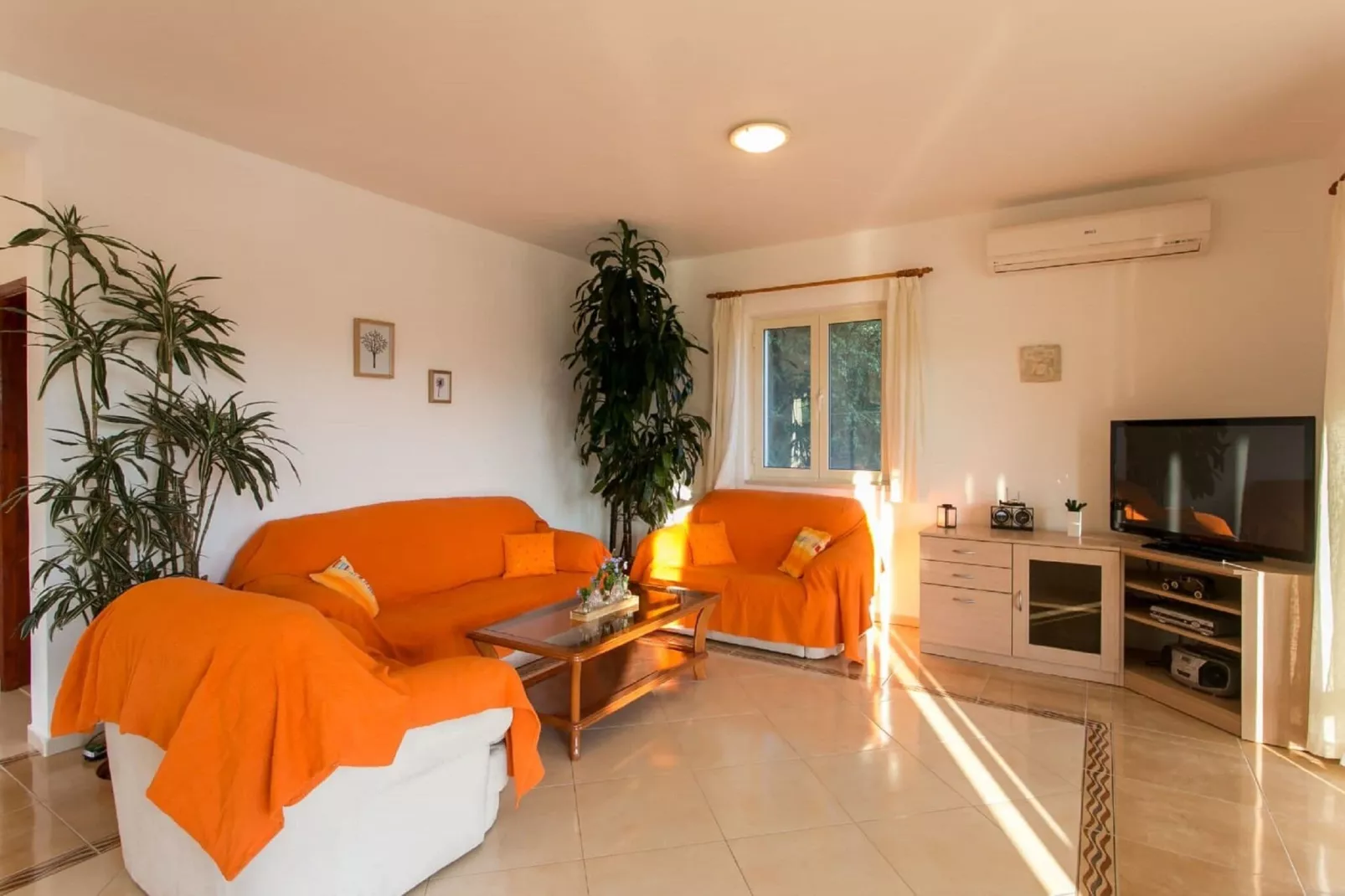 Bodul Vacation Apartment - Two Bedroom Apartment with Terrace and Sea View-Woonkamer