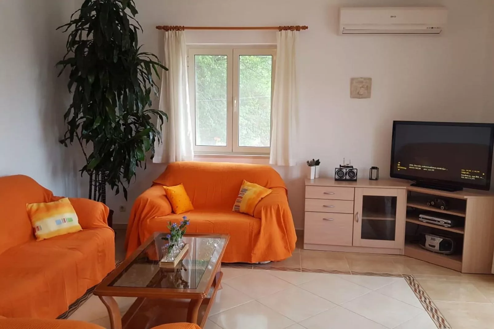 Bodul Vacation Apartment - Two Bedroom Apartment with Terrace and Sea View-Woonkamer