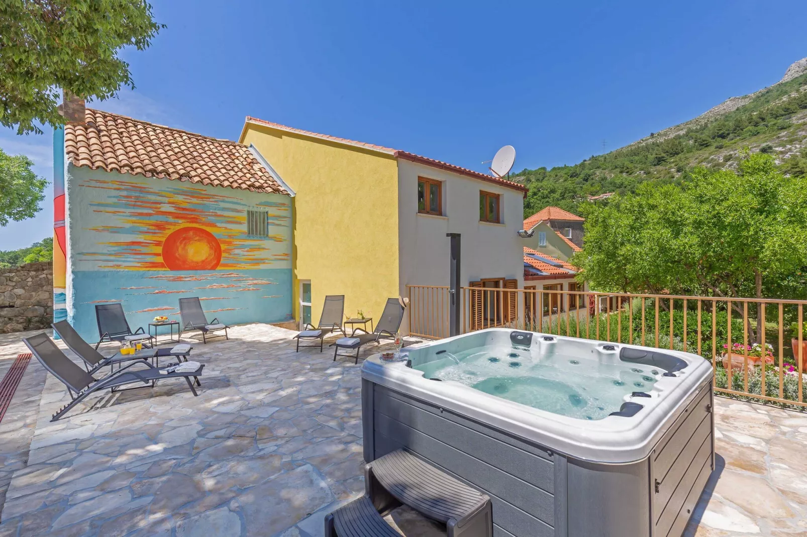 Holiday Home Ana's Paradise - Three Bedroom Holiday Home with Hot Tub and Terrace-Spa