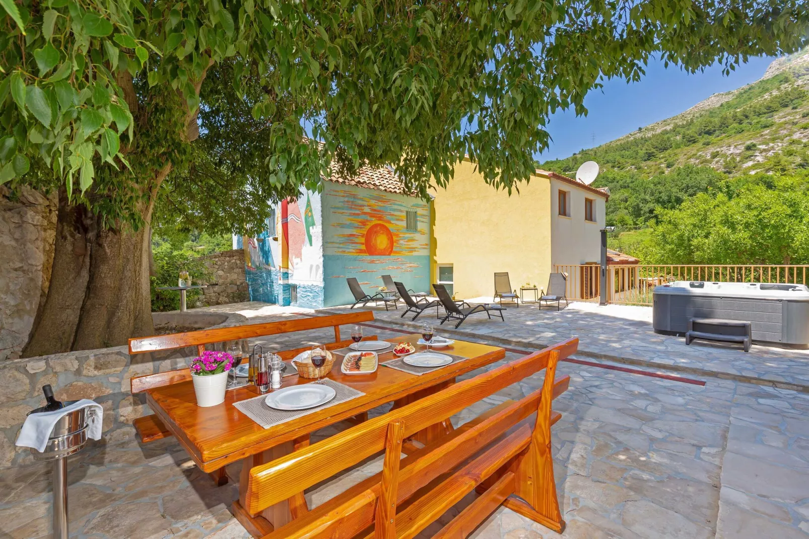 Holiday Home Ana's Paradise - Three Bedroom Holiday Home with Hot Tub and Terrace-Terras