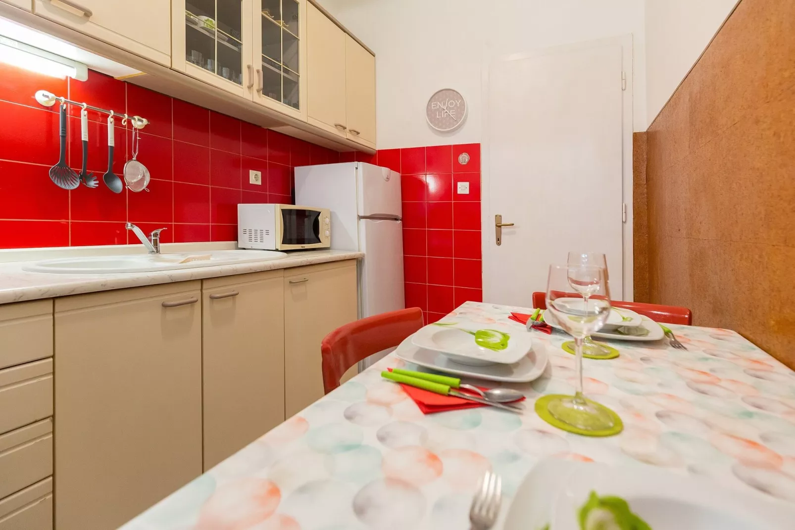 Apartment Tranquilo Garden - One Bedroom Apartment with Terrace and Garden View-Keuken