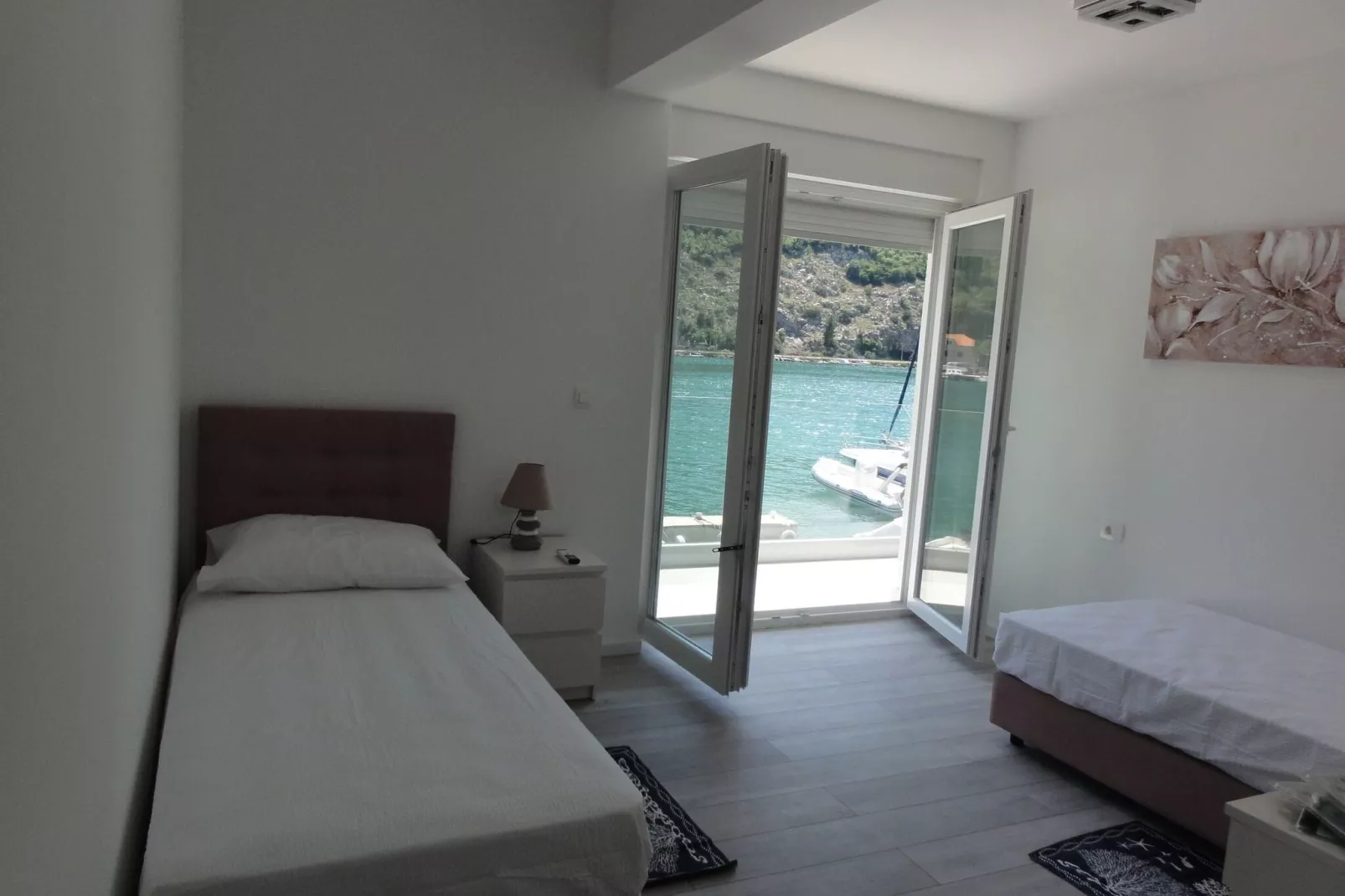 Villa Riva - Five Bedroom Villa with Pool and Sea View-Slaapkamer