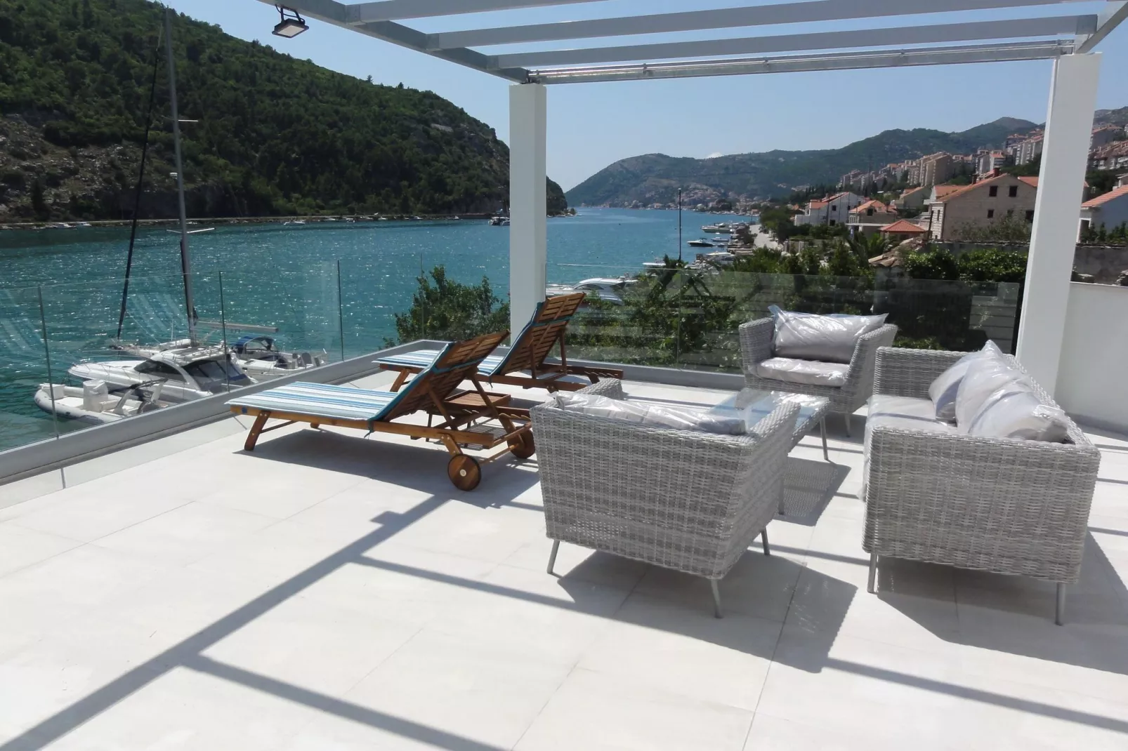 Villa Riva - Five Bedroom Villa with Pool and Sea View-Terras