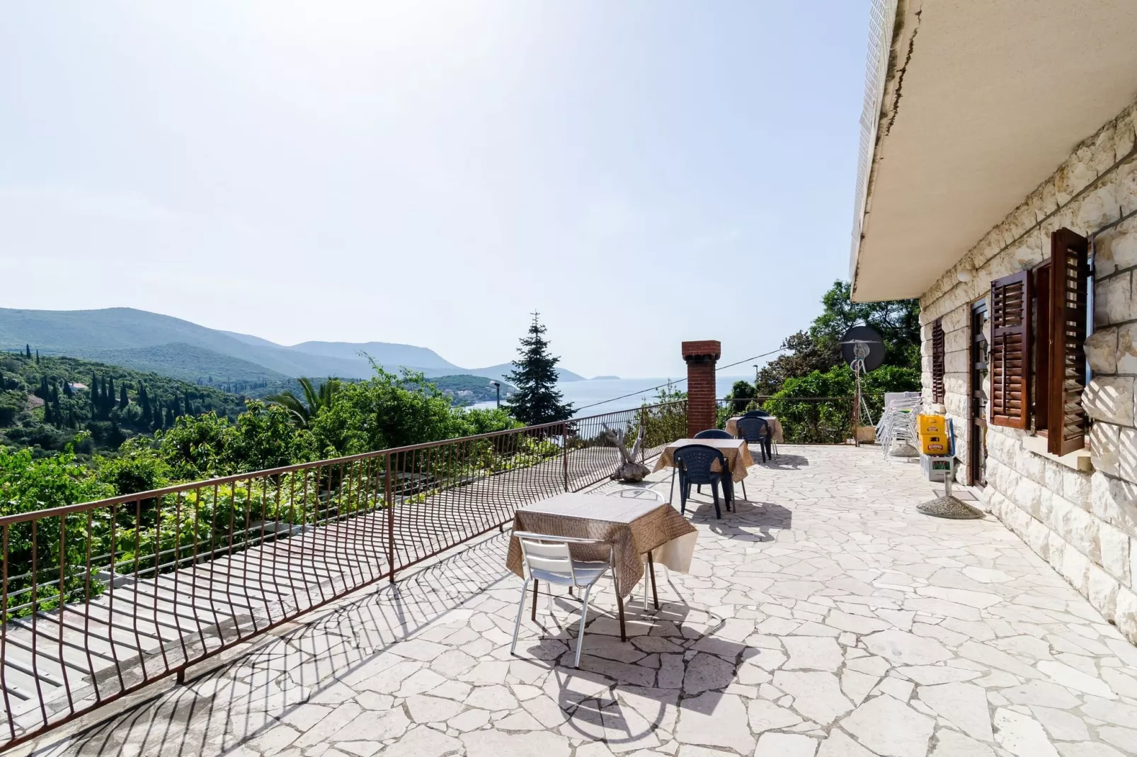 Villa Peragić - Triple Room with Balcony and Private External Bathroom-Terrasbalkon