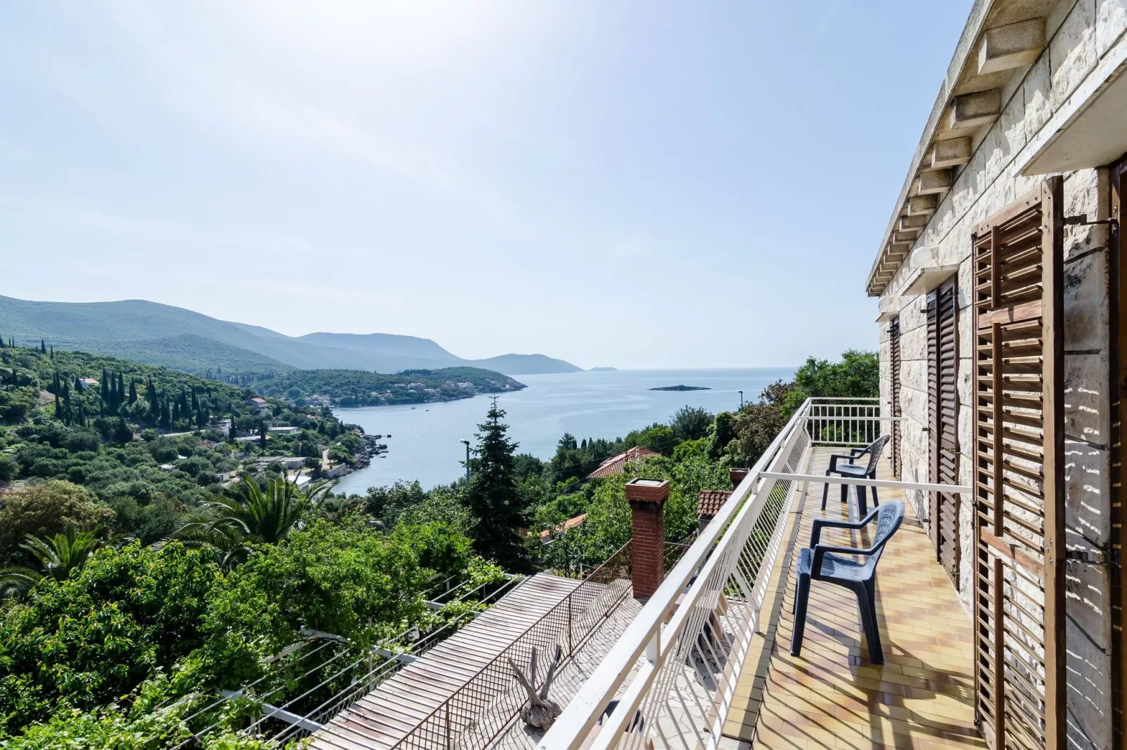 Villa Peragić - Triple Room with Balcony and Private External Bathroom