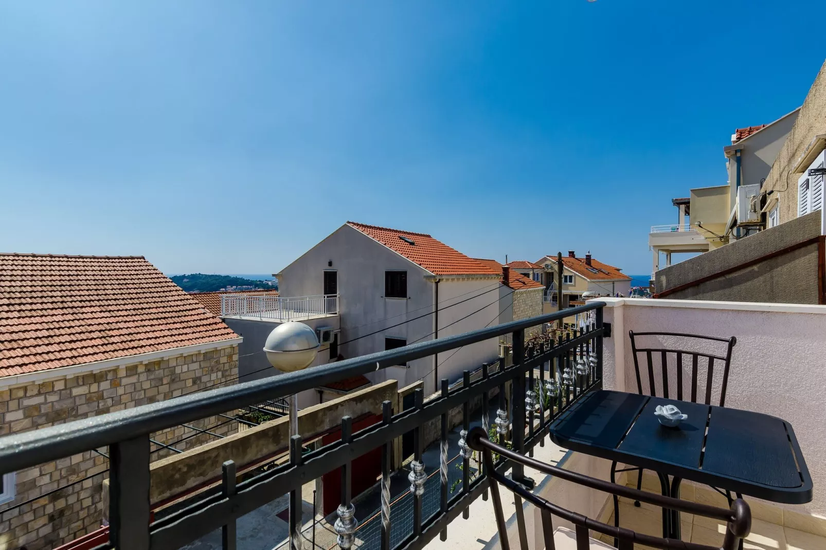 Apartments Life - Two Bedroom Apartment with Balcony and Sea View-Terrasbalkon