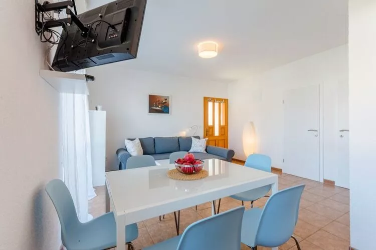 Villa Stella - Two Bedroom Apartment with Terrace and Sea View (Stella)-Eetkamer