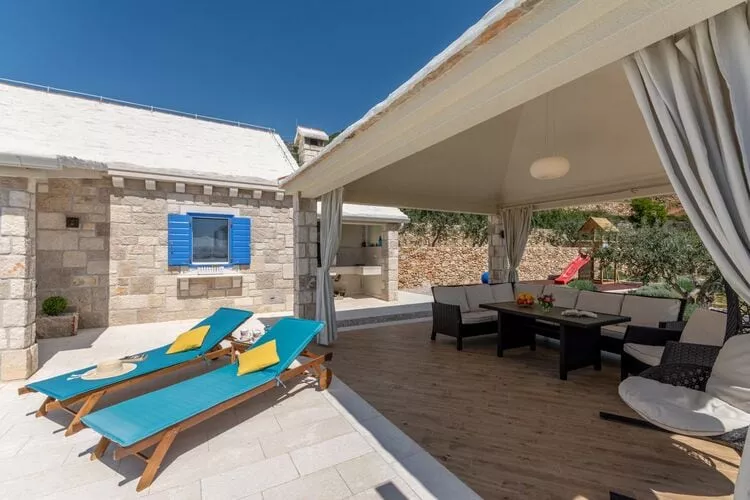 Villa Blue Sky - Three Bedroom Villa with Pool-Terras