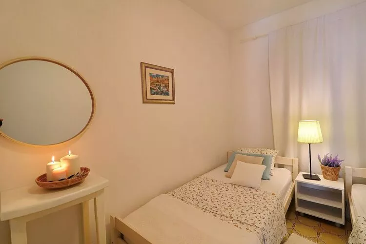 Apartments Mediterranean House - Two Bedroom Apartment with Terrace-Slaapkamer