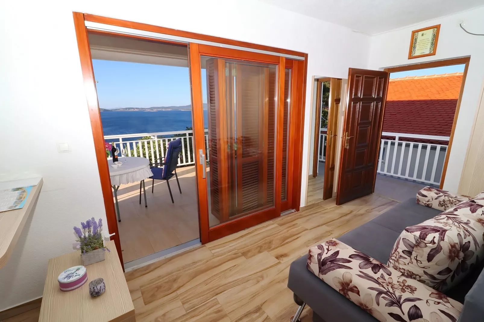 Seaside Apartments Hrkać - Comfort One Bedroom Apartment with Terrace and Sea View 1-Woonkamer