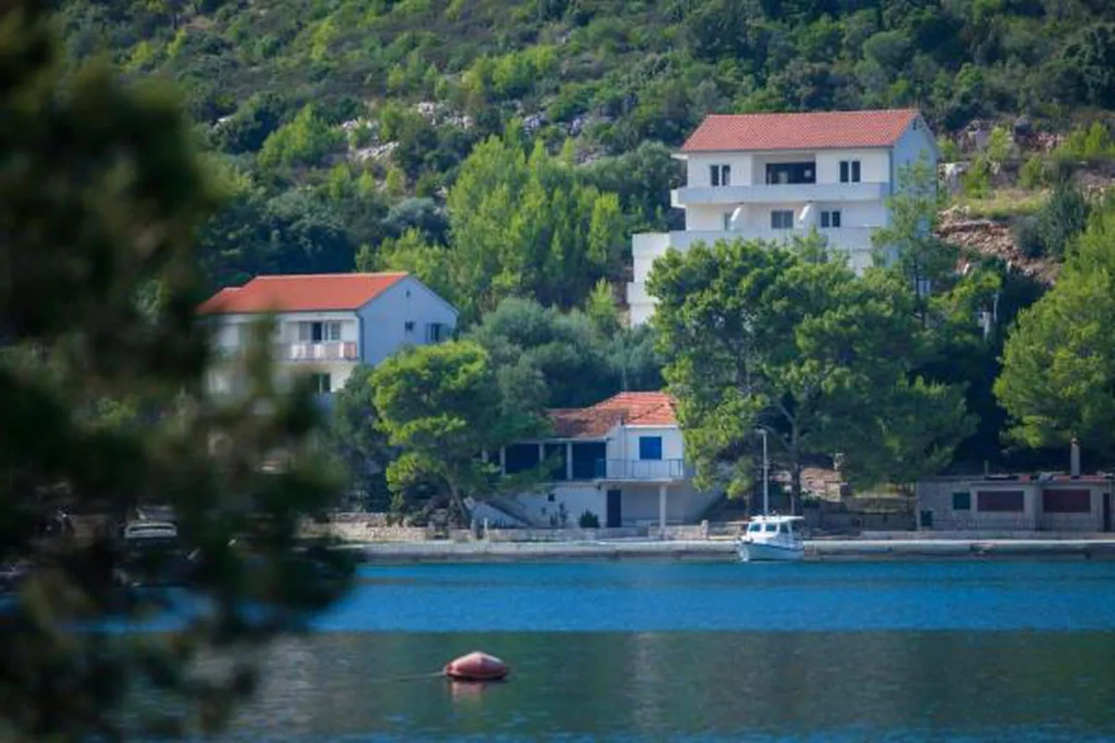 Apartments Bruna Lastovo-Superior One Bedroom Apartment with Balcony and Sea View-Zeleni-Buitenlucht