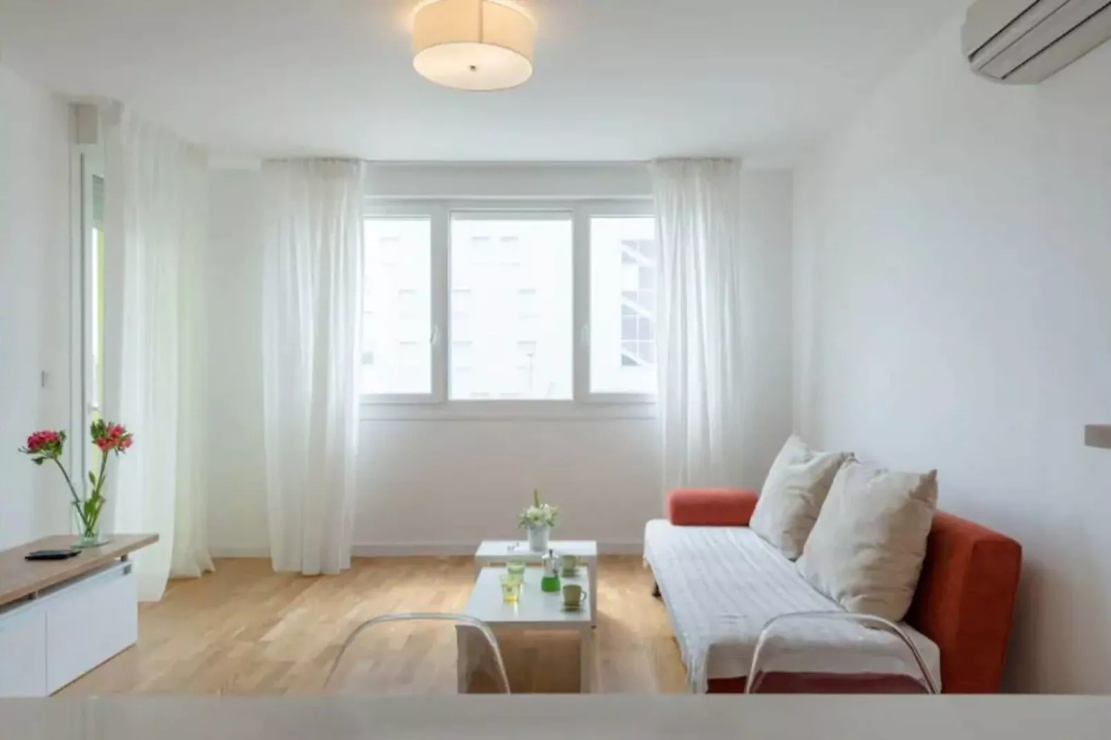 Apartment White Gardenia (ST) - One Bedroom Apartment with Balcony-Woonkamer