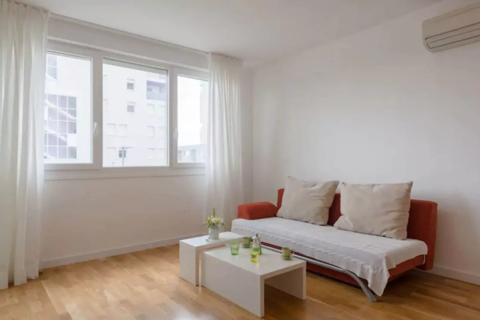 Apartment White Gardenia (ST) - One Bedroom Apartment with Balcony-Woonkamer