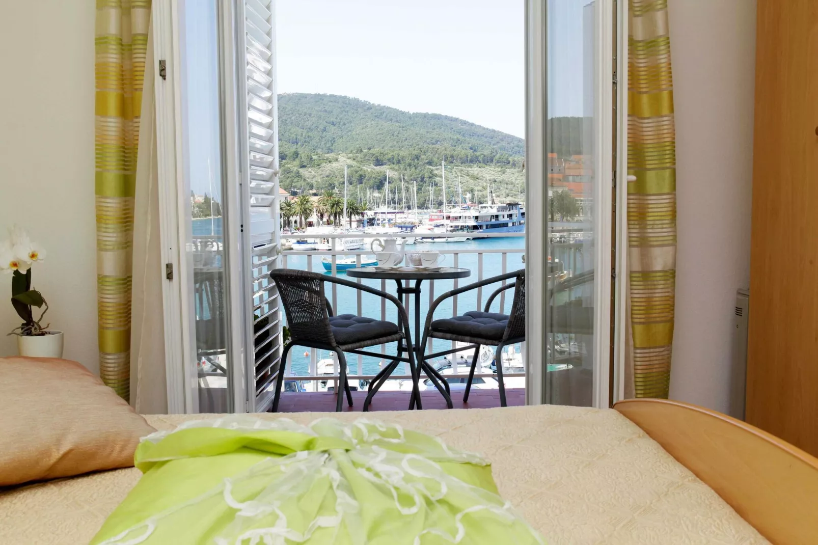 Sunshine Apartment Doda - Three Bedroom Apartment with Balcony and Sea View