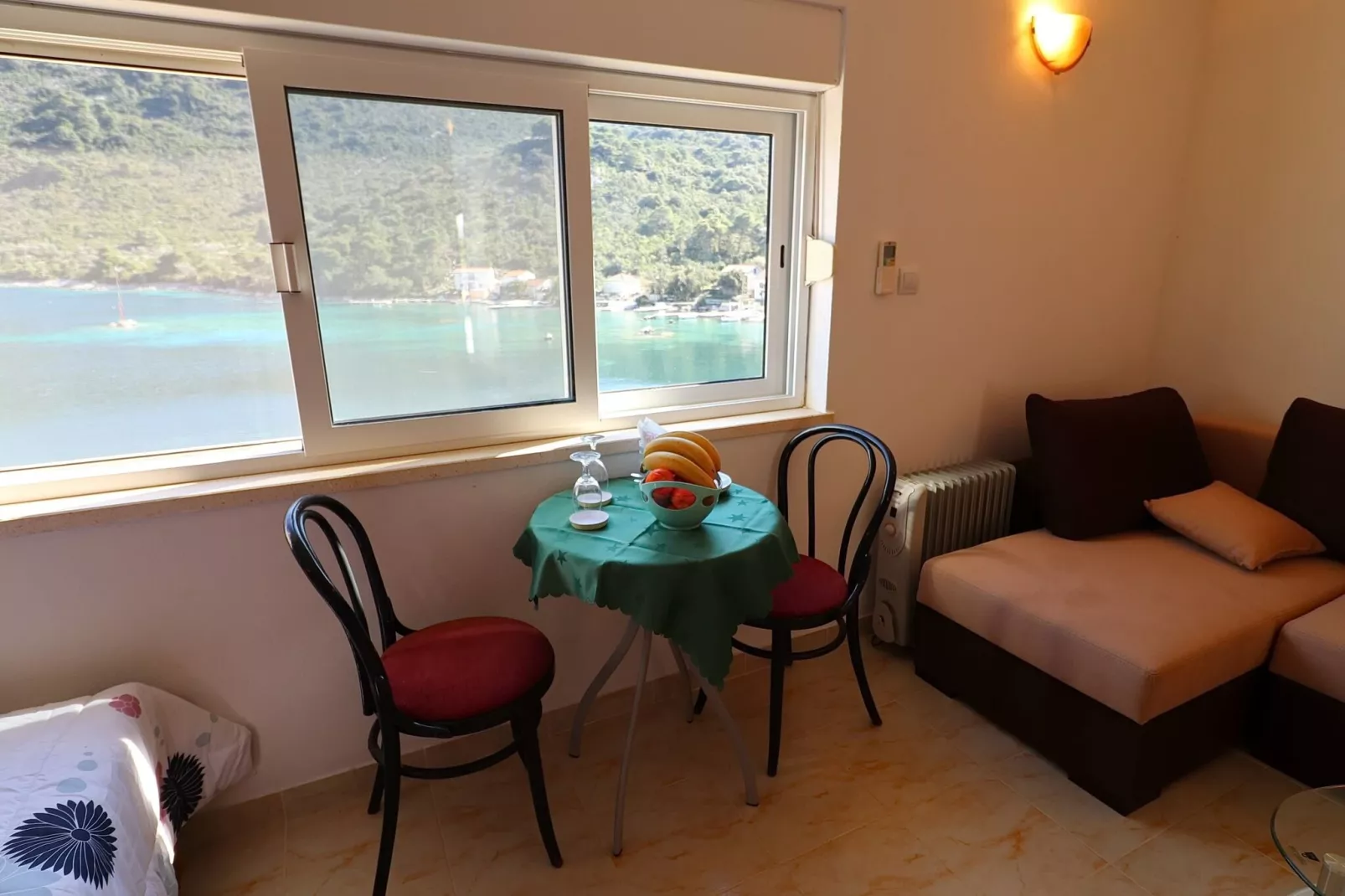 Apartments Belin Mljet - Studio Apartment with Terrace and Sea View-Eetkamer