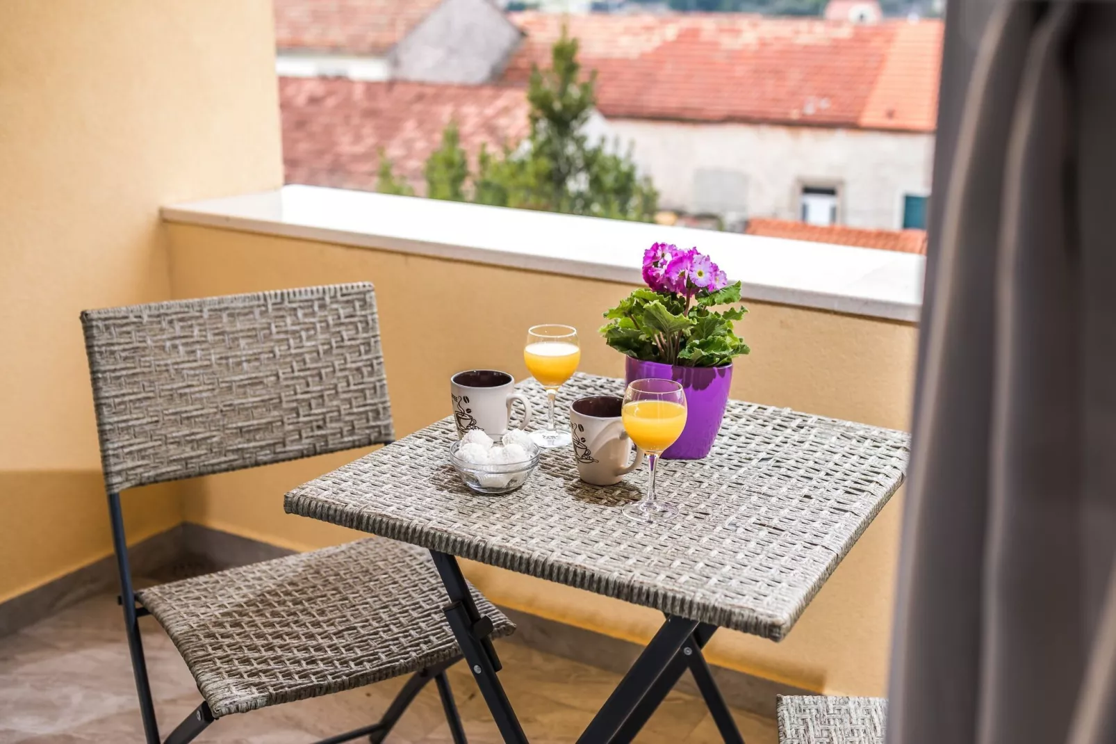 Apartments Sunshine Home - Double Room with balcony ( Black )-Terrasbalkon