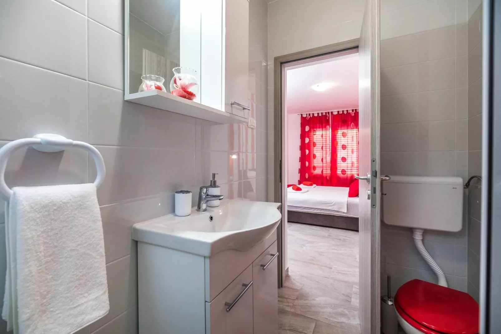 Apartments Sunshine Home - Double Room ( Red )-Badkamer