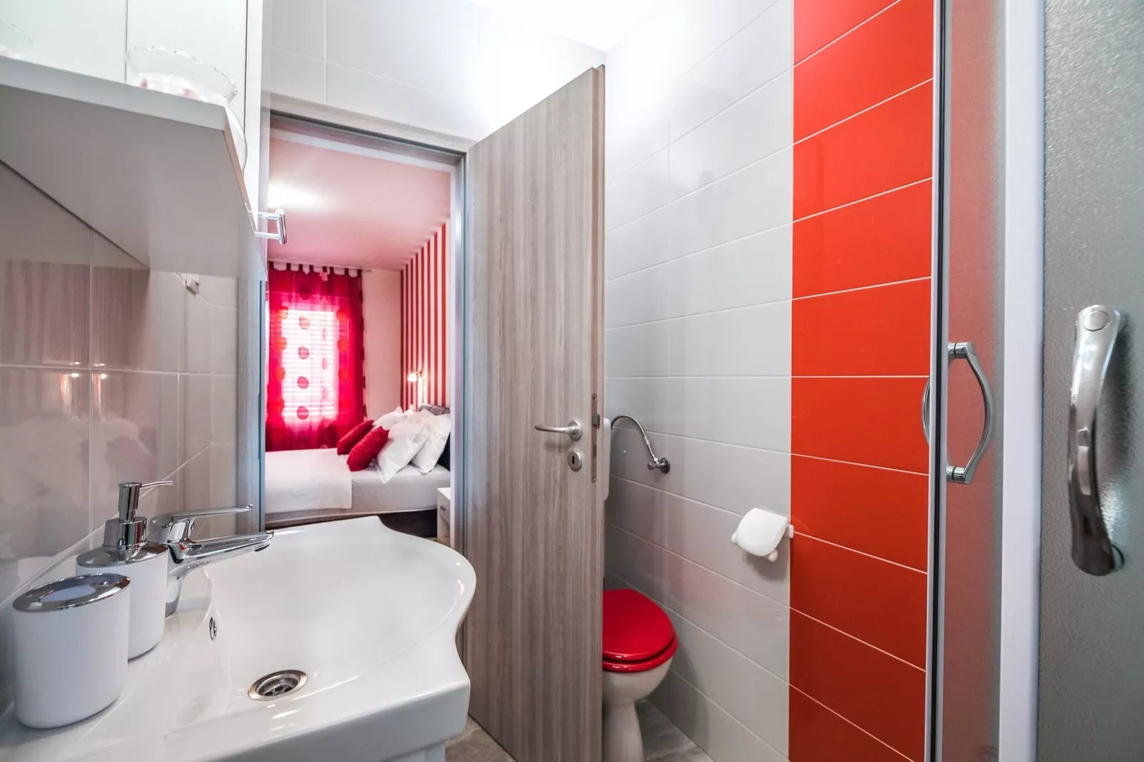 Apartments Sunshine Home - Double Room ( Red )-Badkamer