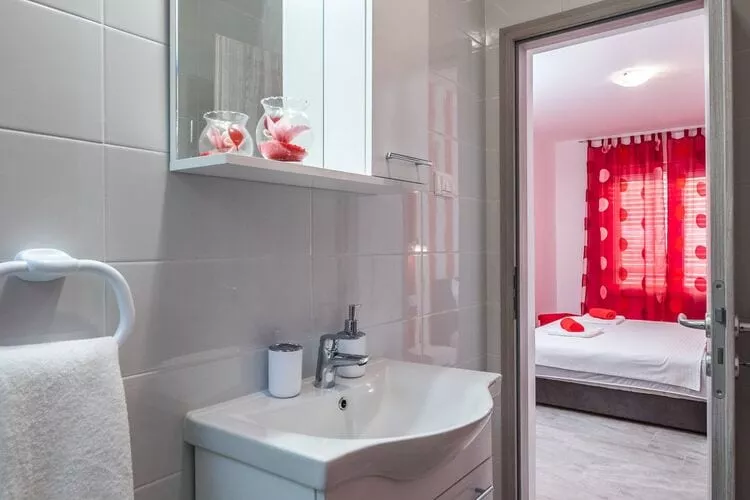 Apartments Sunshine Home - Double Room ( Red )-Badkamer