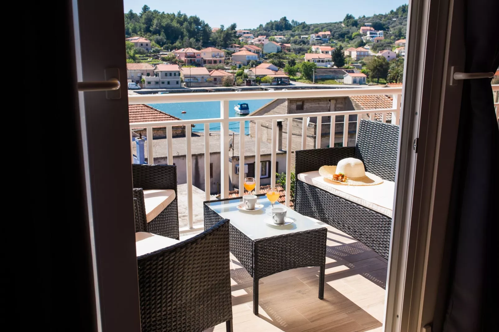 Apartments Sunshine Home - Two Bedroom Apartment with Balcony and Sea View-Terrasbalkon