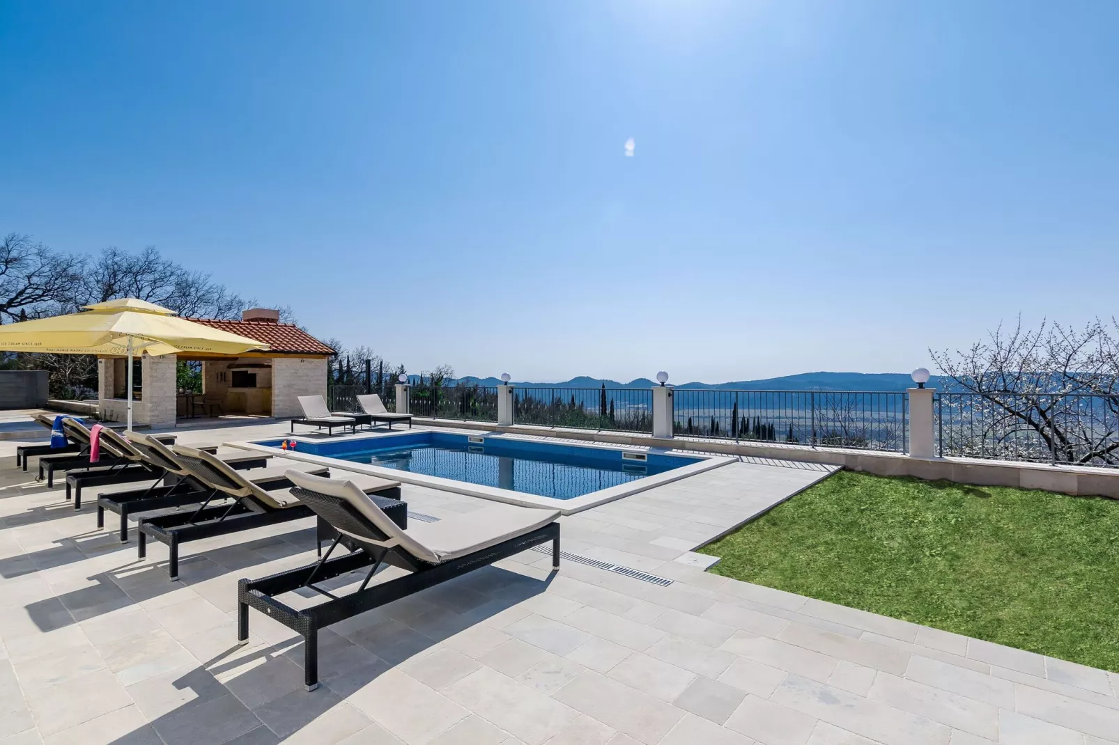 Villa Dragić- Four Bedroom Villa with Swimming Pool, Terrace and Sea View