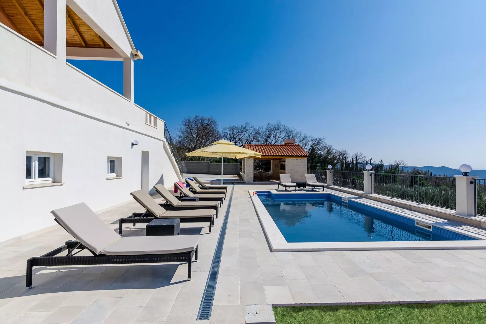 Villa Dragić- Four Bedroom Villa with Swimming Pool, Terrace and Sea View-Zwembad