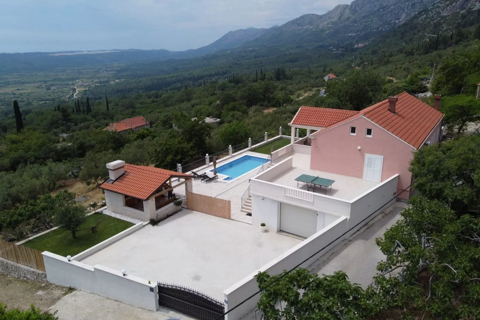 Villa Dragić- Four Bedroom Villa with Swimming Pool, Terrace and Sea View-Uitzicht