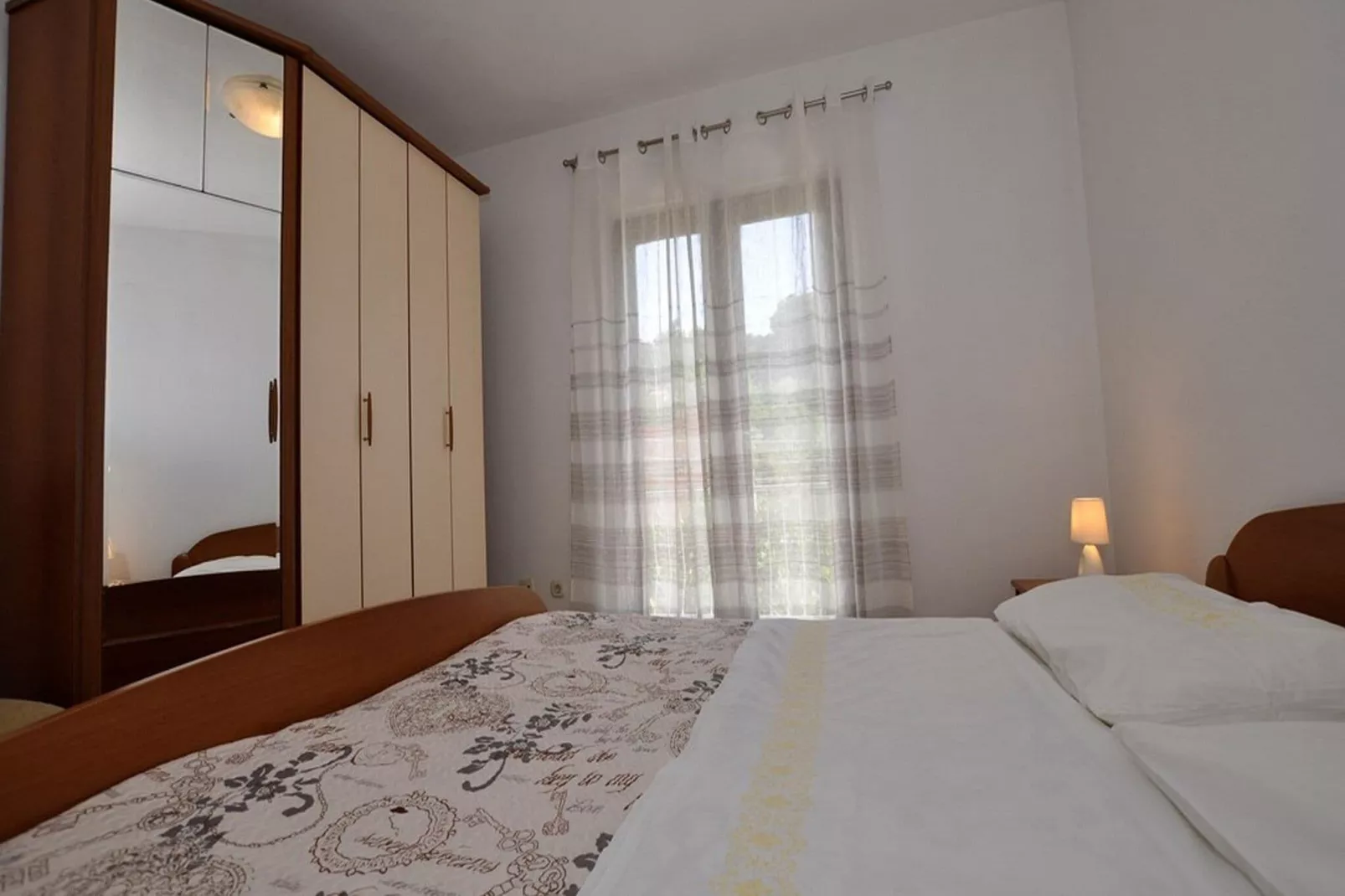 Apartments Seagull - Comfort Two Bedroom Apartment with Sea View Balcony (Tonko)-Slaapkamer