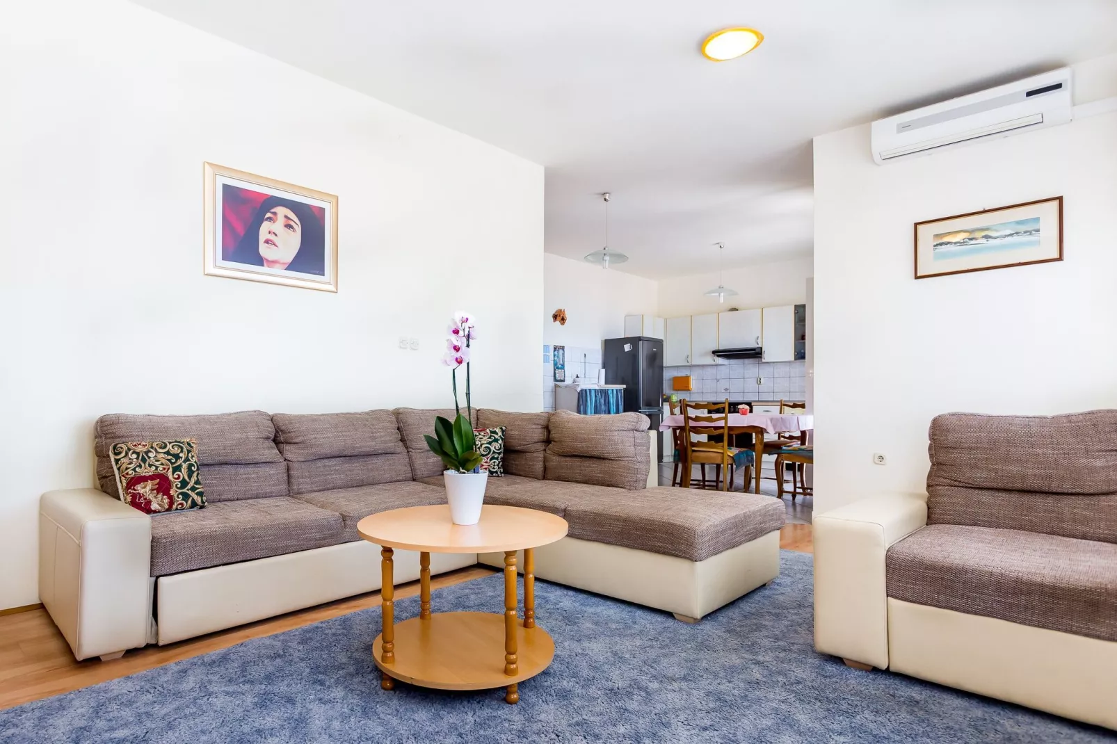 Apartments Magdales - Comfort Three Bedroom Apartment with Balcony A2