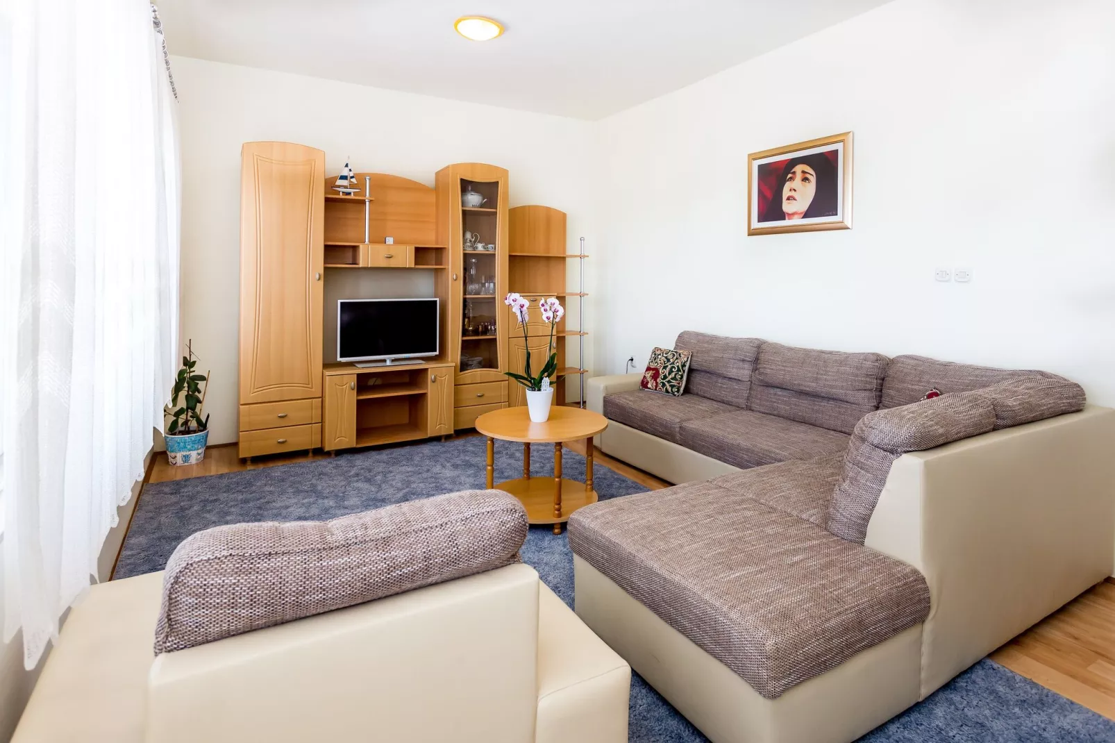 Apartments Magdales - Comfort Three Bedroom Apartment with Balcony A2-Woonkamer