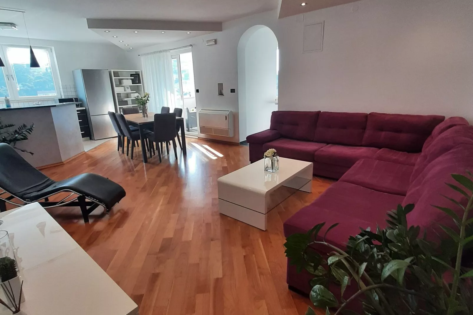 Apartment The Big Chill - Three Bedroom Apartment with Terrace, Balcony and Jacuzzi-Woonkamer