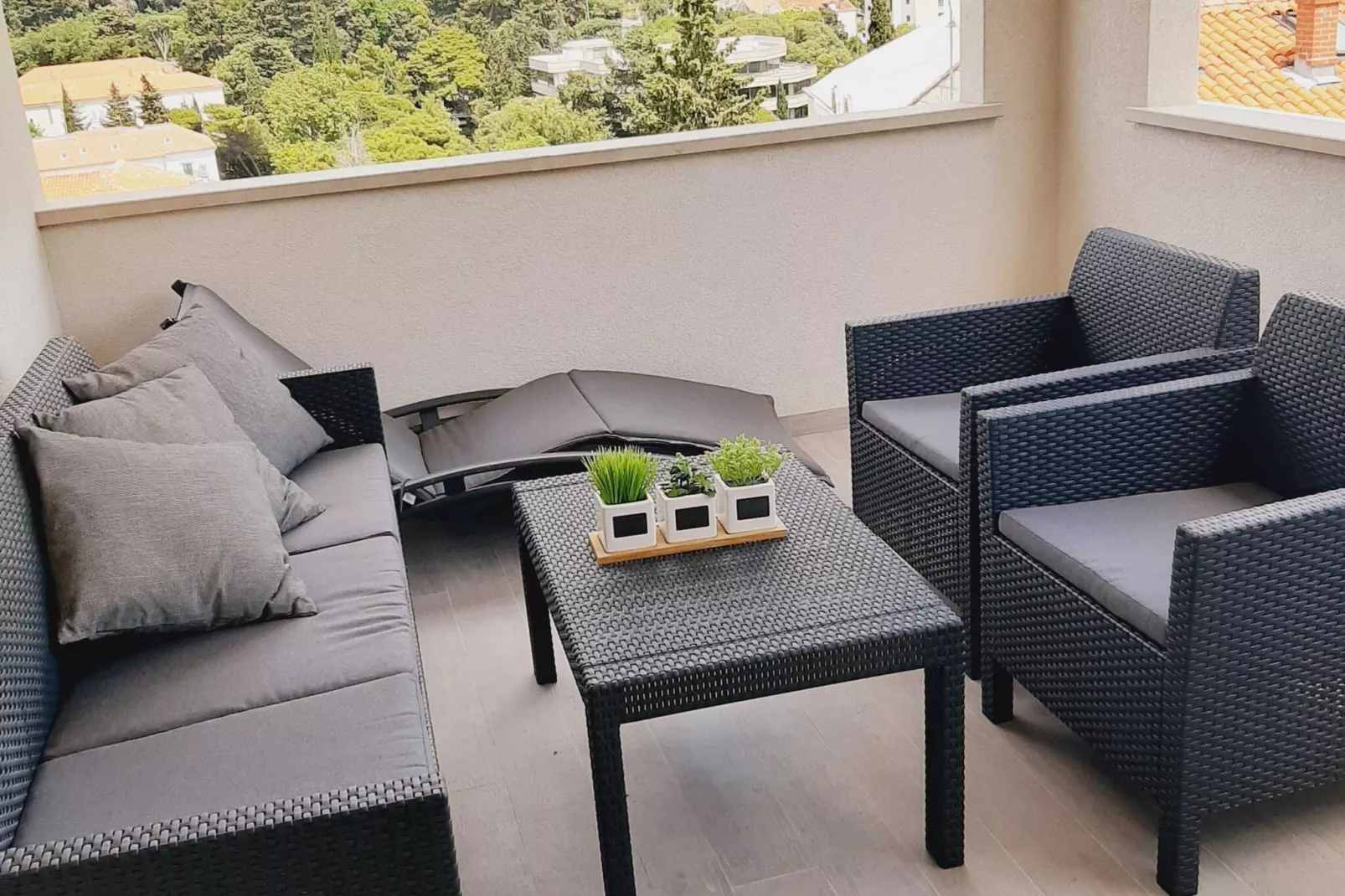 Apartment The Big Chill - Three Bedroom Apartment with Terrace, Balcony and Jacuzzi-Terras