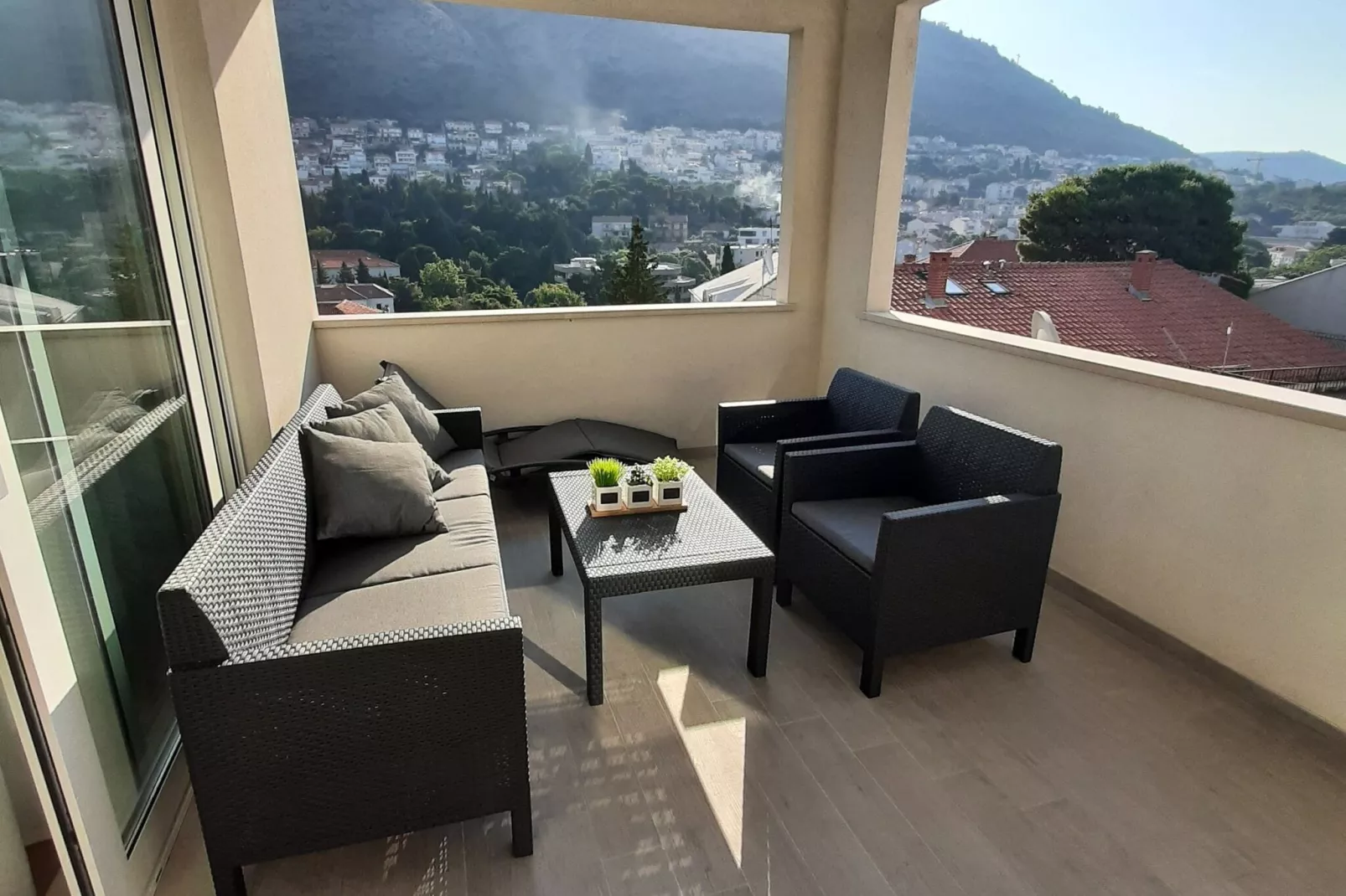 Apartment The Big Chill - Three Bedroom Apartment with Terrace, Balcony and Jacuzzi-Terras