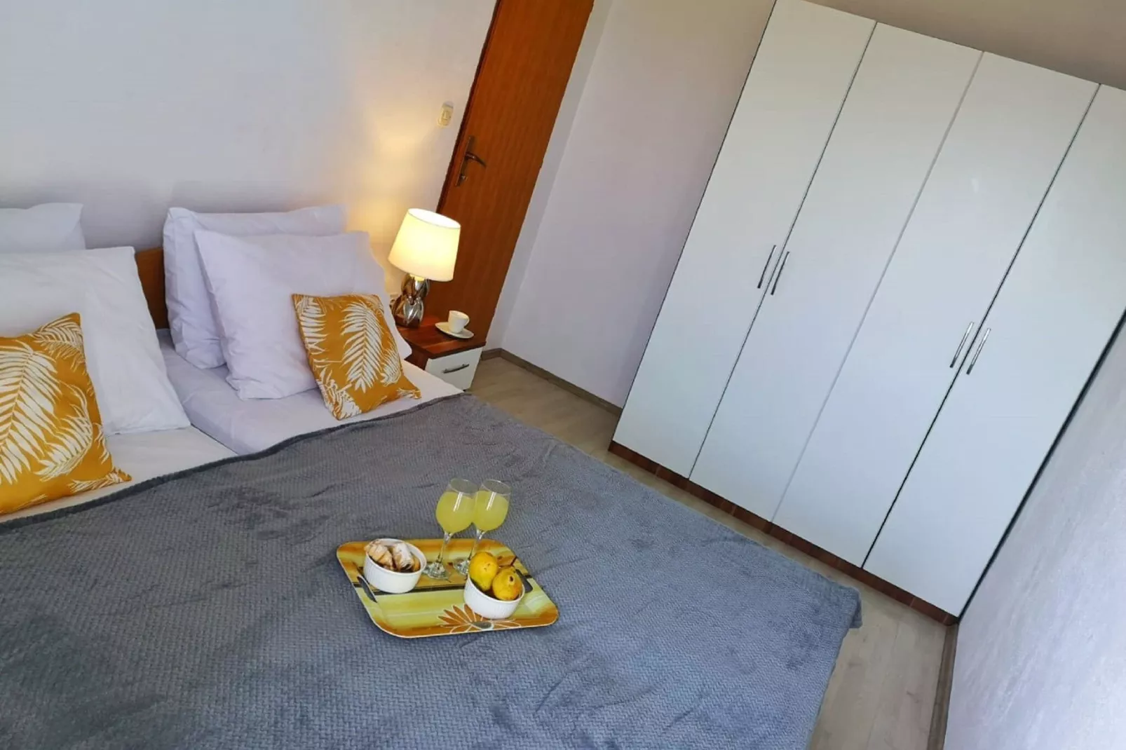 Apartment Wish - Two Bedroom Apartment with Sea View Terrace-Slaapkamer