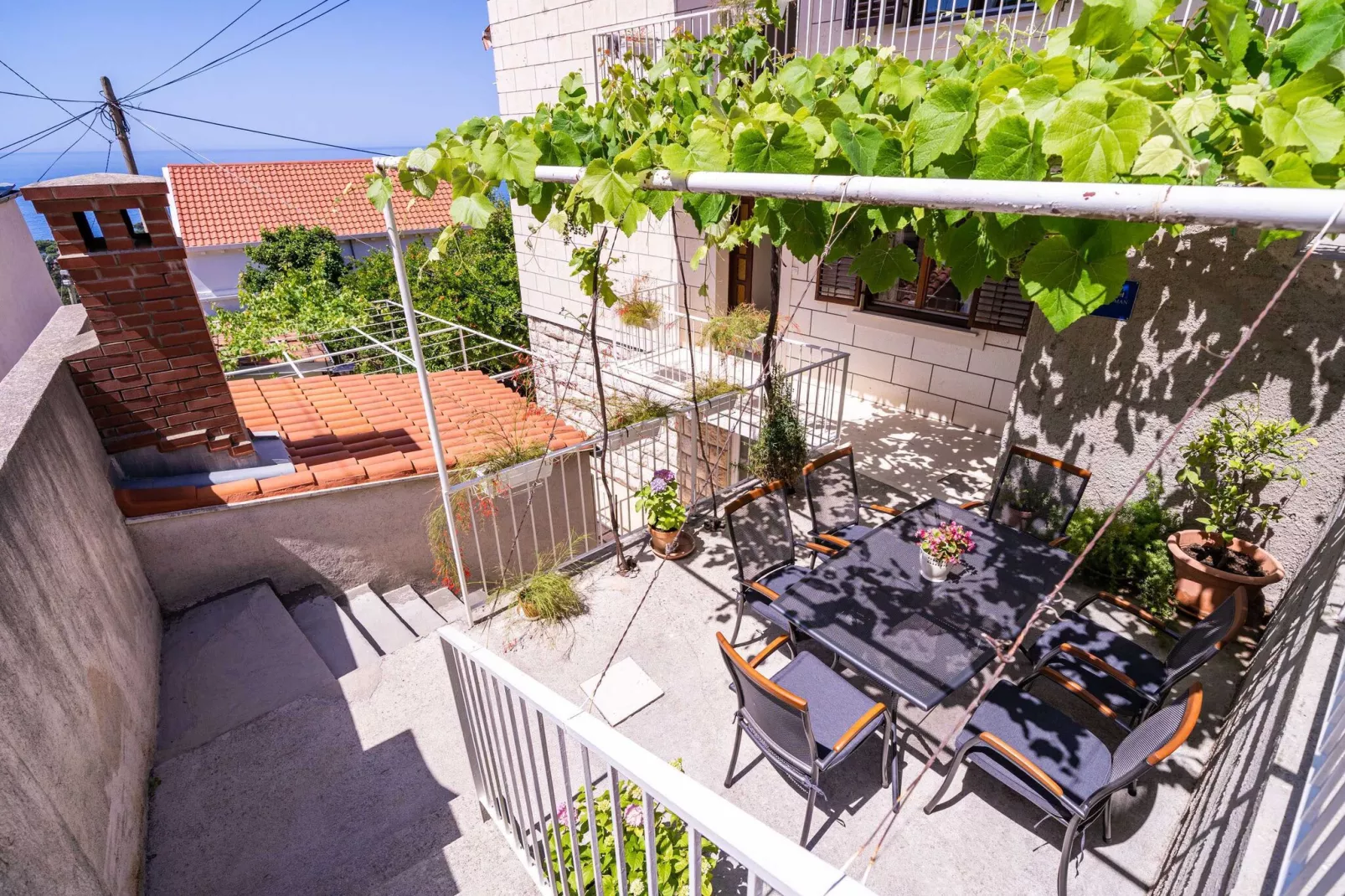 Apartments Stella - Three-Bedroom Apartment with Balcony and Terrace-Terras