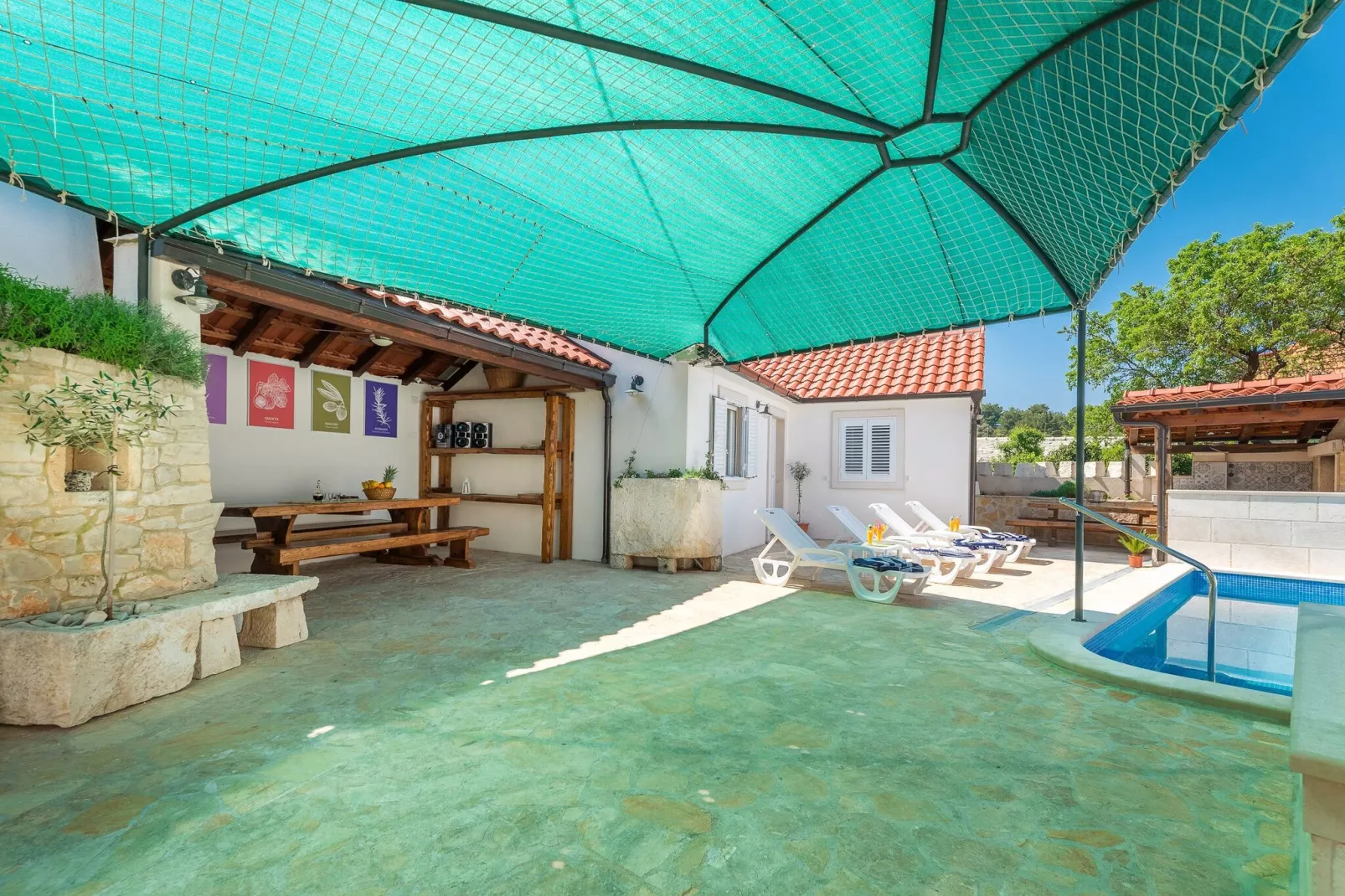 Holiday home Škrika -Three Bedroom Home with heated Pool and Jacuzzi-Buitenlucht